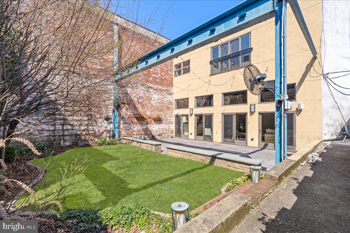 314 Fitzwater Street Philadelphia, PA 19147 - Photo 6 of 51 a view of a building with a yard