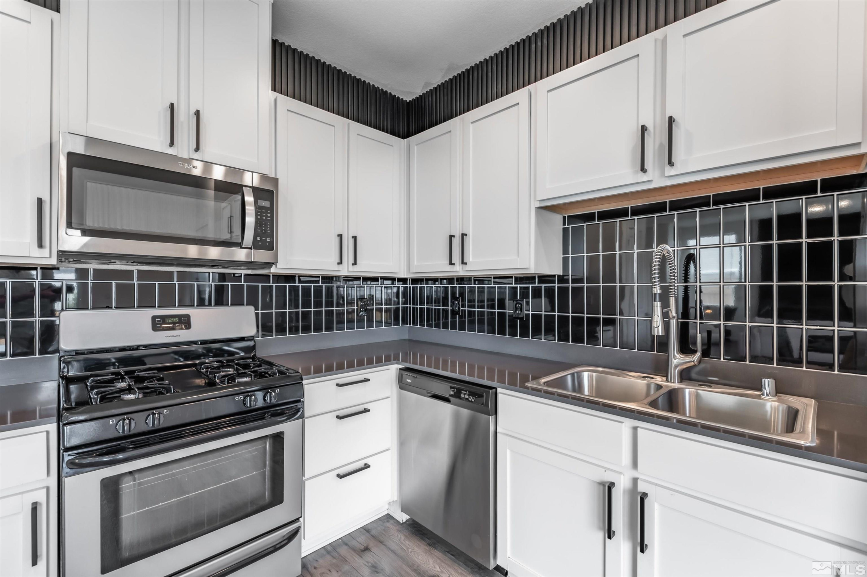 8855 Wolf Moon Drive Reno, NV 89506 - Photo 10 of 35 a kitchen that has a sink and a stove