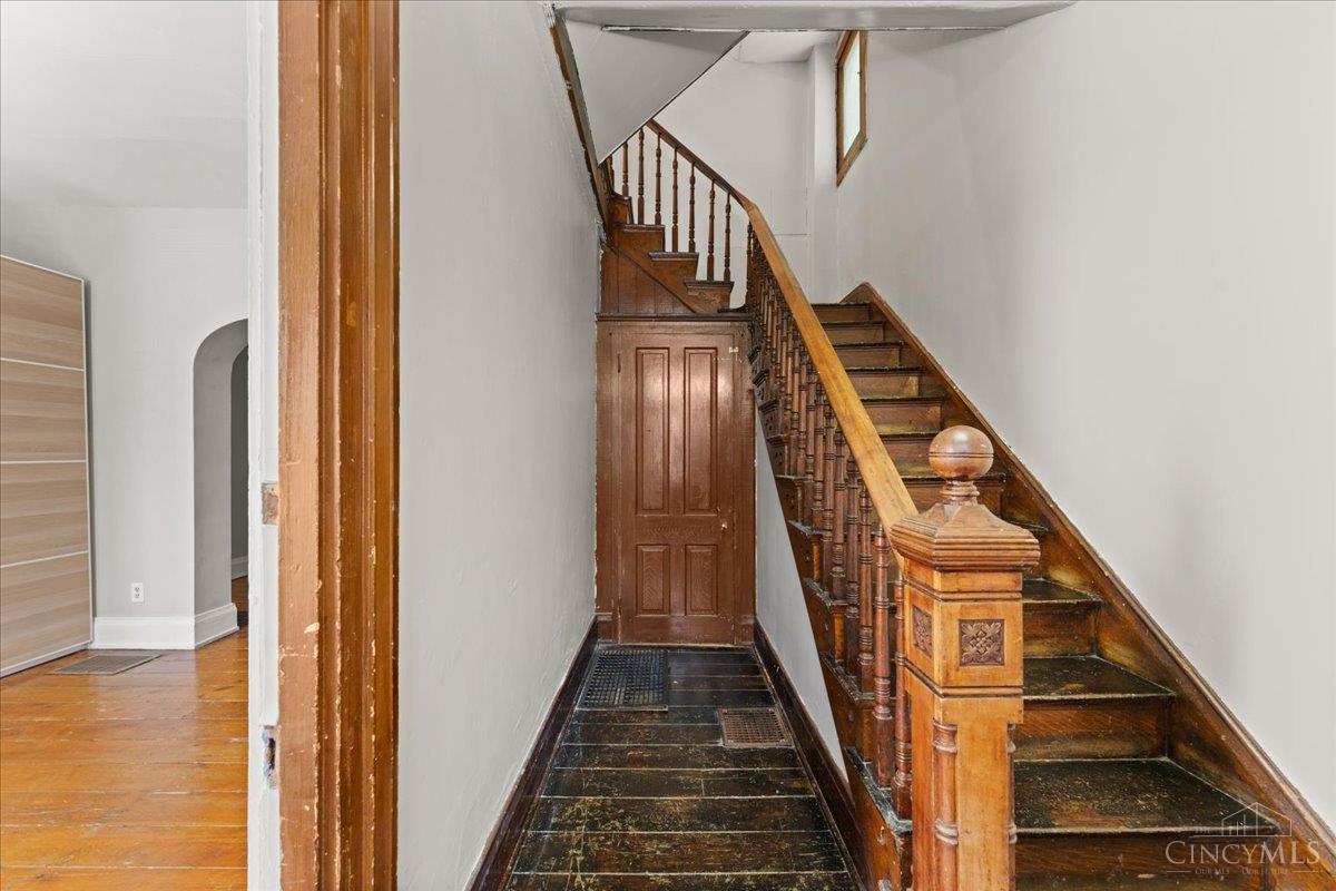 620 Riddle Road Cincinnati, OH 45220 - Photo 8 of 42 Gallery Image 8
