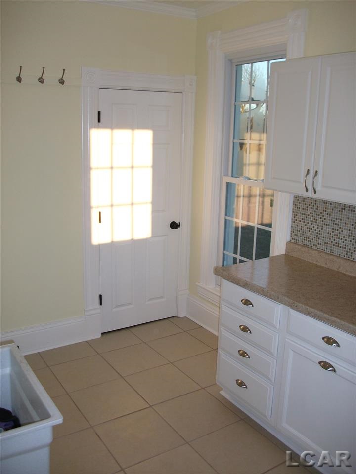6786 Burton Road Adrian, MI 49221 - Photo 17 of 25 31217790-16.JPG