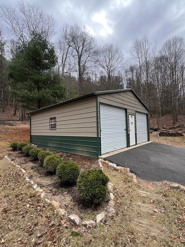 2105 Davis Knob Road Galax, VA 24333 - Photo 14 of 17 Gallery Image 14