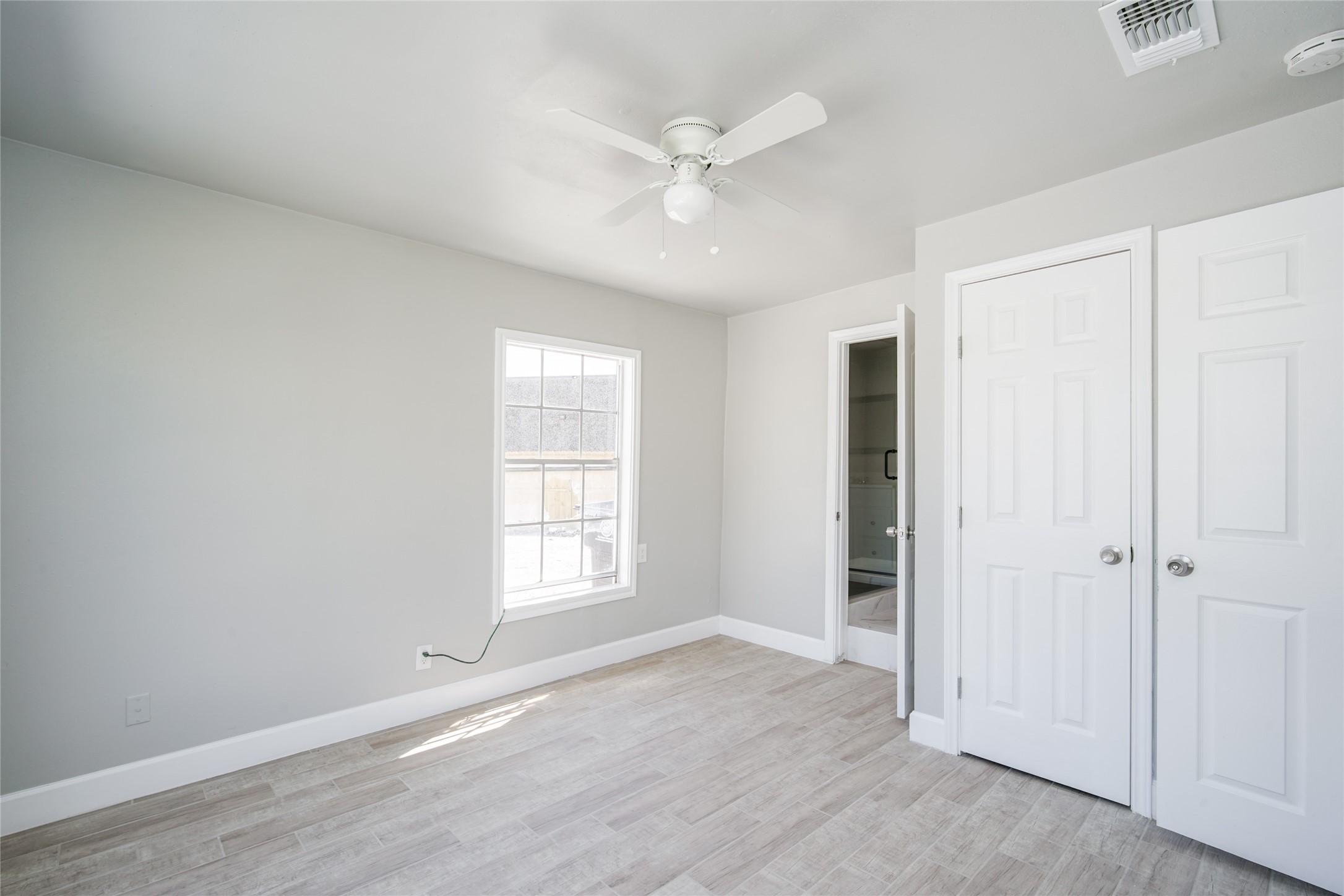 7318 Dahlia Street Houston, TX 77012 - Photo 17 of 38 Unit B- Bedroom 2