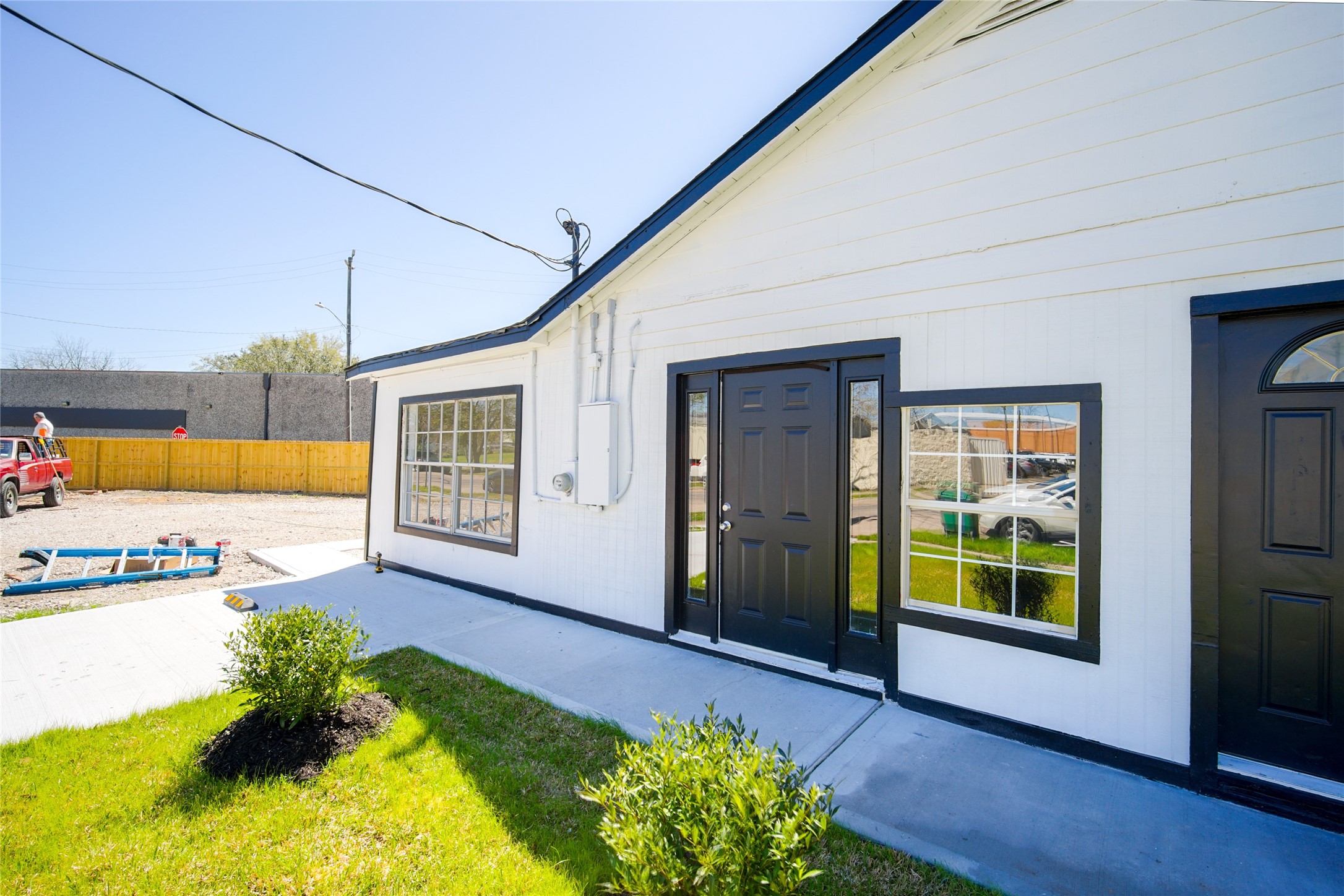 7318 Dahlia Street Houston, TX 77012 - Photo 2 of 38