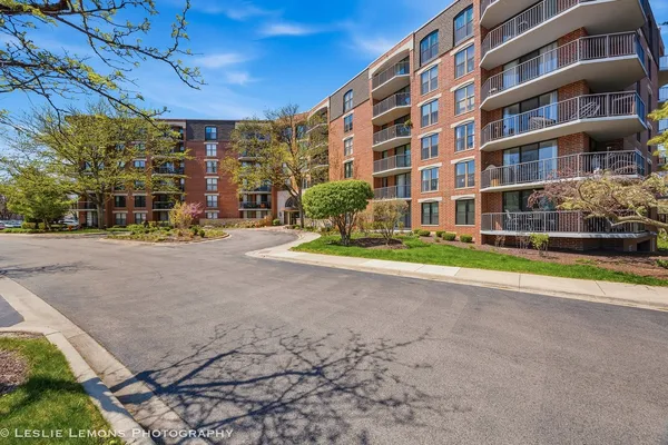 $275,000 | 511 Aurora Avenue, Unit 313, Naperville, IL 60540