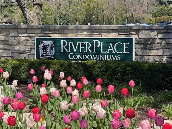 $275,000 | 511 Aurora Avenue, Unit 313, Naperville, IL 60540