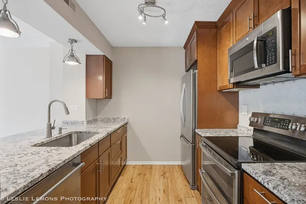 $275,000 | 511 Aurora Avenue, Unit 313, Naperville, IL 60540