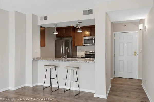 $275,000 | 511 Aurora Avenue, Unit 313, Naperville, IL 60540