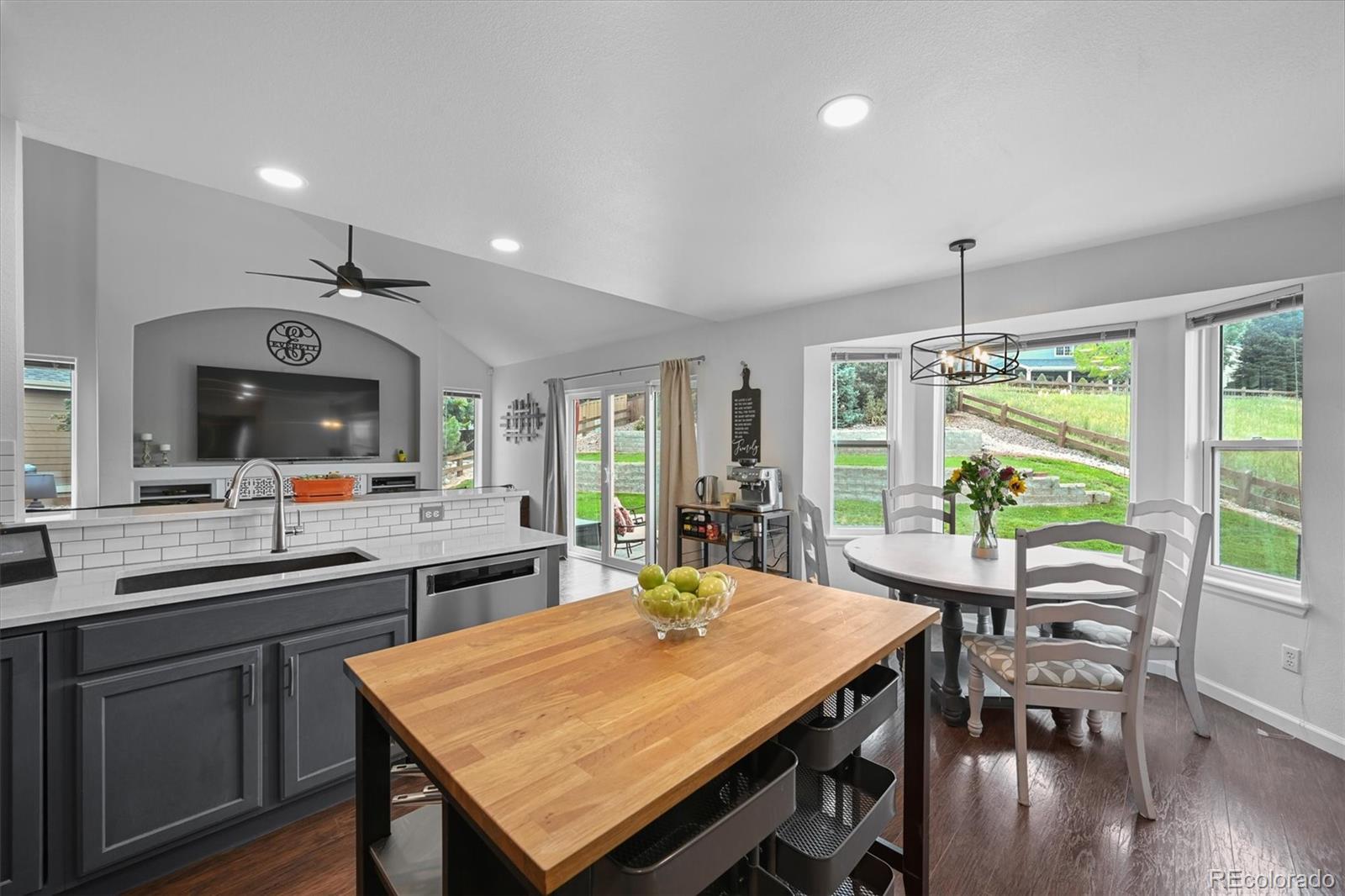 9916 Sand Cherry Way Highlands Ranch, CO 80129 - Photo 8 of 39 Gallery Image 8