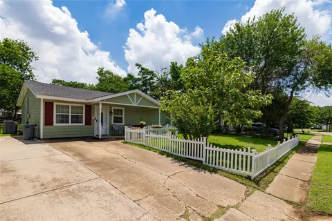 $250,000 | 812 Denton Drive, Euless, TX 76039