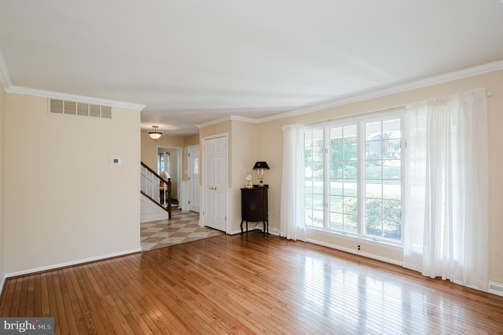 8019 Yellowstone Road Kingsville, MD 21087 - Photo 31 of 115 Living Room
