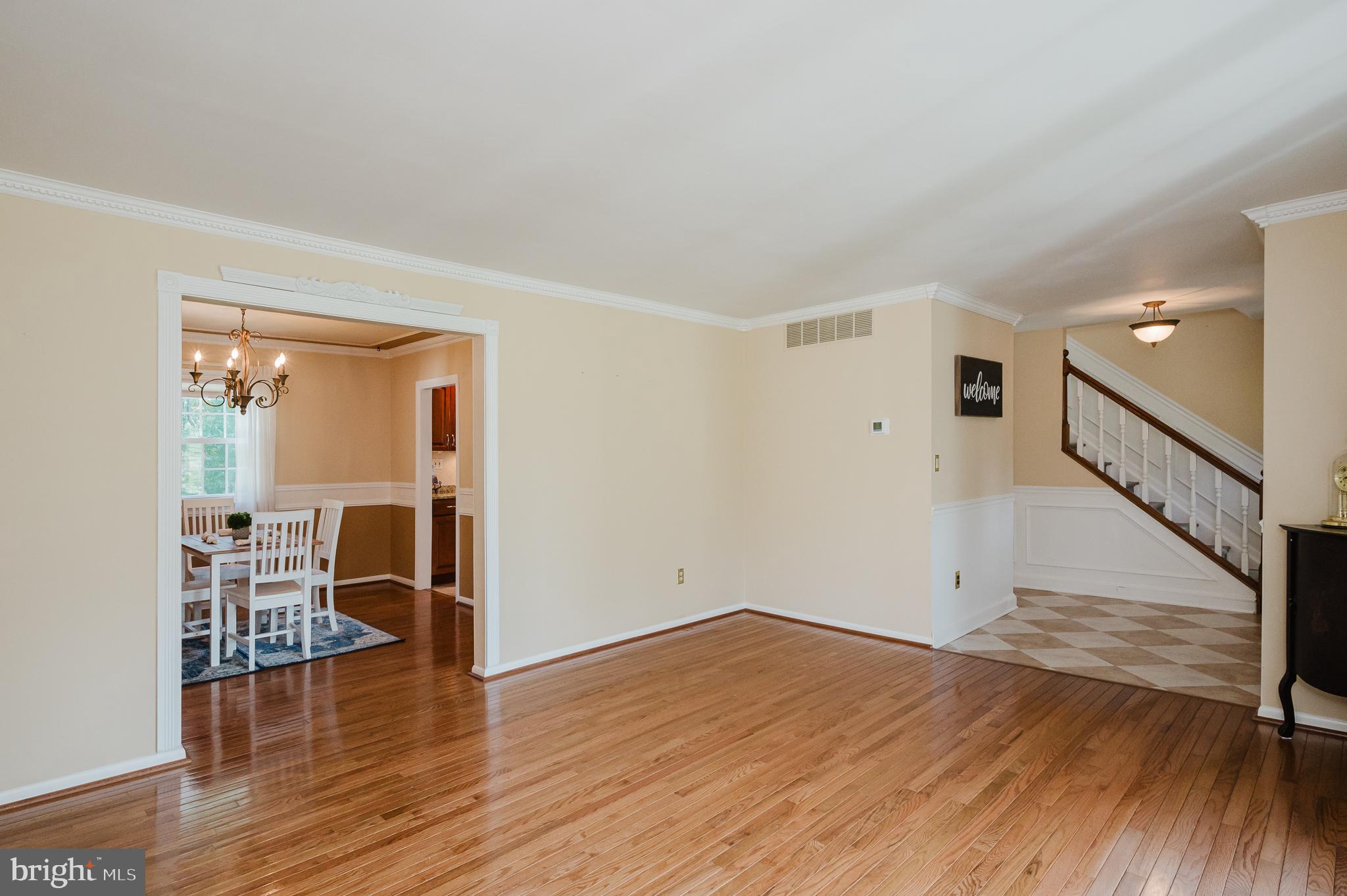 8019 Yellowstone Road Kingsville, MD 21087 - Photo 32 of 115 Living Room