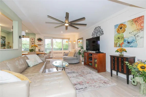 $688,000 | 30 Stoner Avenue, Unit 2O, Great Neck, NY 11021