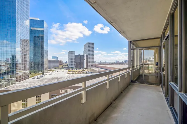 $450,000 | 15 Greenway Plaza, Unit 12D, Houston, TX 77046