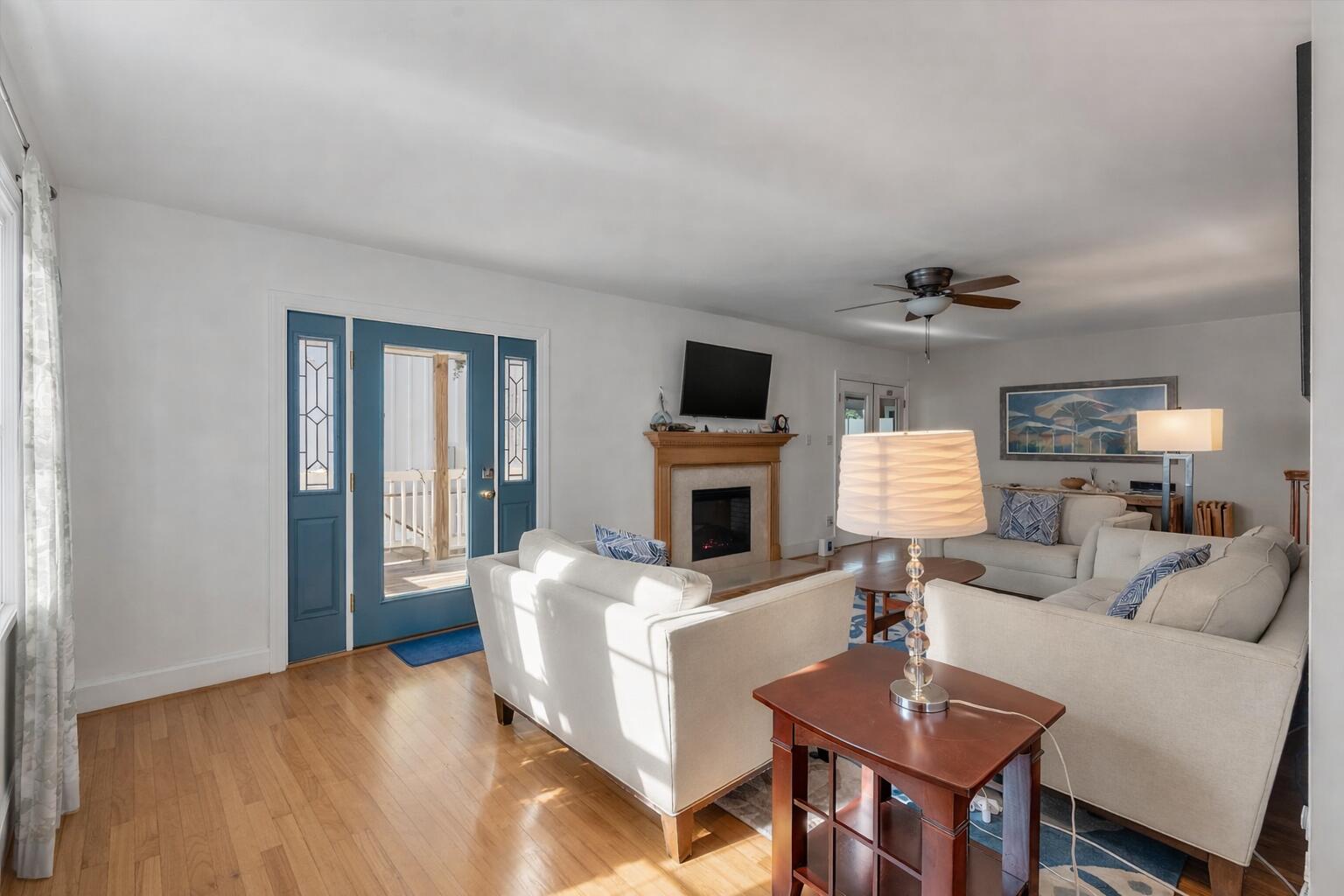 2403 Cameron Boulevard Isle of Palms, SC 29451 - Photo 13 of 52 Living Room
