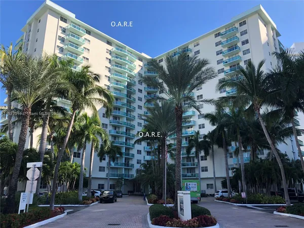 $3,250 | 3901 South Ocean Drive, Unit 14M, Hollywood, FL 33019