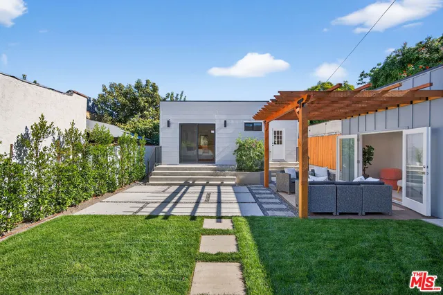 a view of a house with backyard and porch