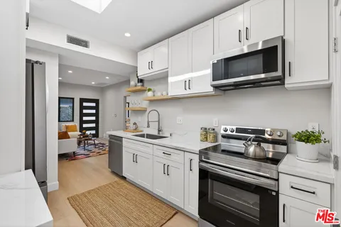 $1,495,000 | 2931 South Bronson Avenue, Los Angeles, CA 90018