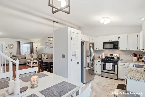 $299,700 | 2366 Scott Court, Round Lake Beach, IL 60073