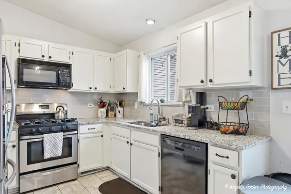 $299,700 | 2366 Scott Court, Round Lake Beach, IL 60073