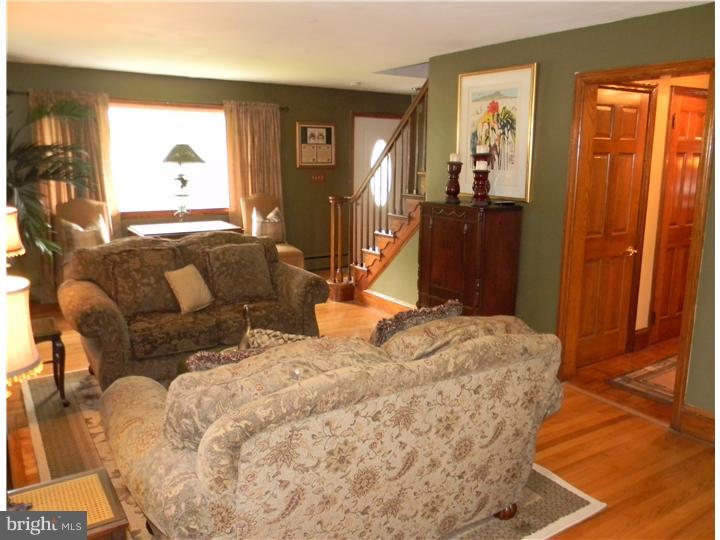 6 Brighton Road Ewing, NJ 08638 - Photo 8 of 19 Living Room