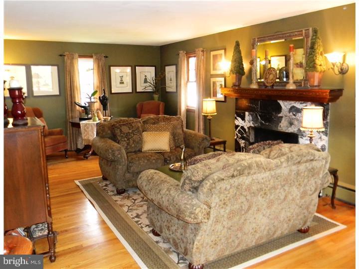 6 Brighton Road Ewing, NJ 08638 - Photo 9 of 19 Living Room