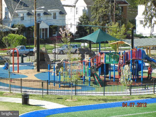 1413 Kalmia Road Northwest Washington, DC 20012 - Photo 5 of 23 Community