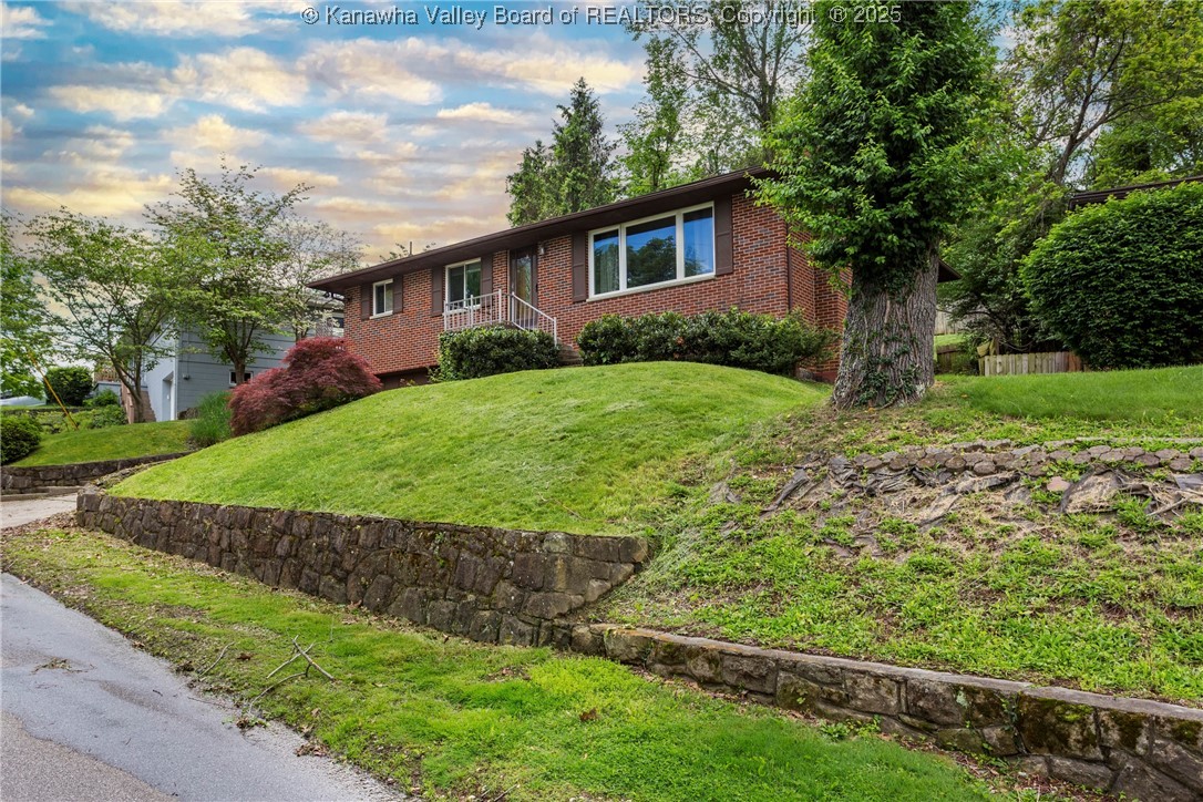 807 Carroll Road Charleston, WV 25314 - Photo 2 of 31 Gallery Image 2