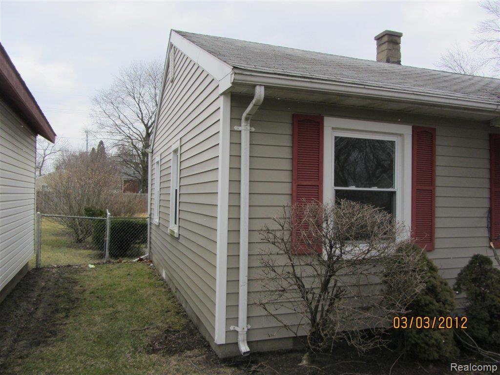 20044 Inkster Road Redford, MI 48240 - Photo 4 of 11 20044 Inkster Redford 030312 (3)