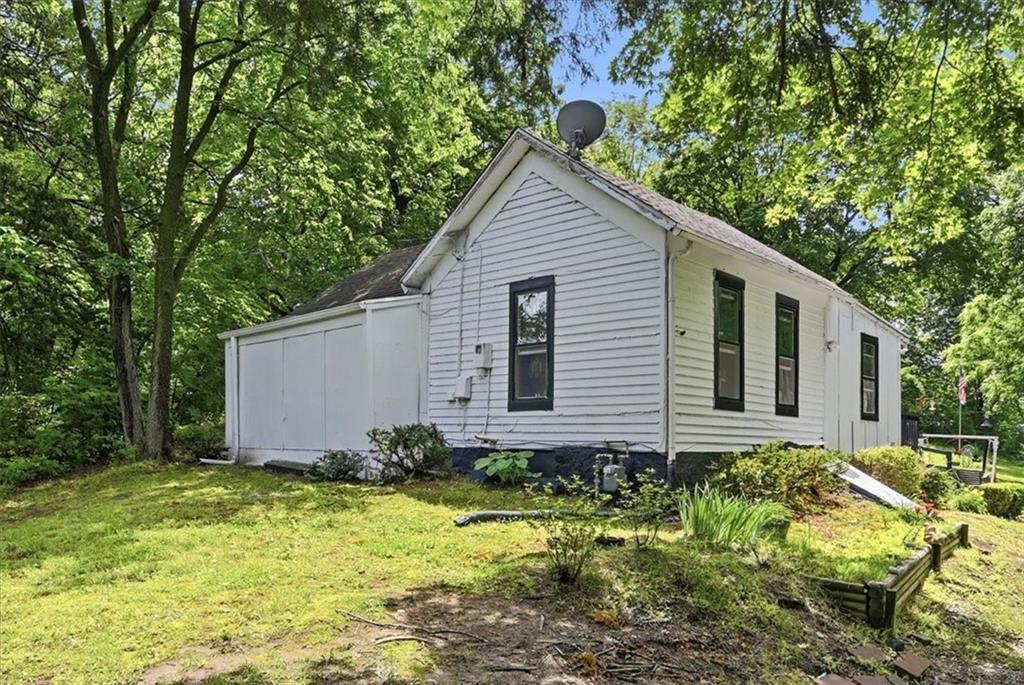 6910 Donahoo Road Kansas City, KS 66104 - Photo 2 of 19