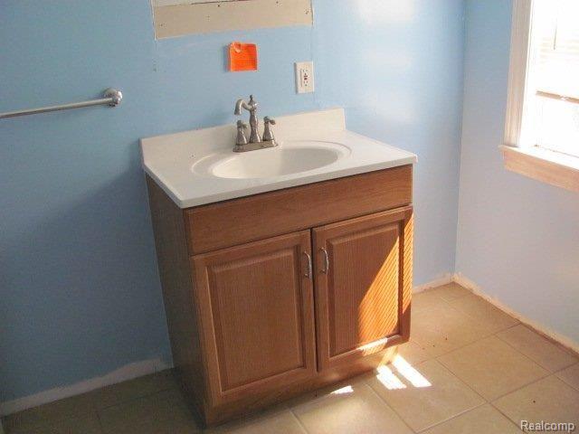 1768 South Kingston Road Deford, MI 48729 - Photo 9 of 12 18 Bath 2