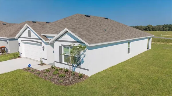 a view of a house with backyard and garden