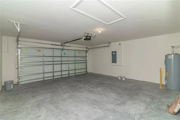 a view of a big room with entryway