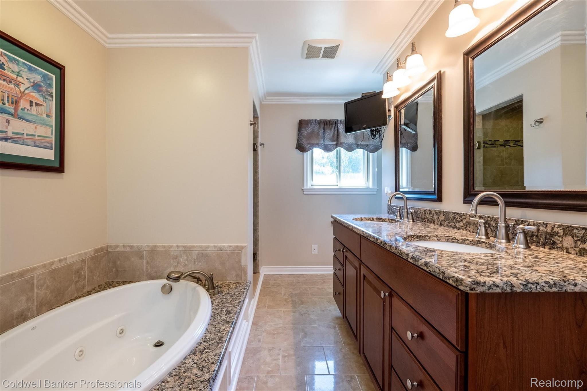 2745 Ripple Way White Lake, MI 48383 - Photo 27 of 58 FIRST FLOOR MASTER BATH