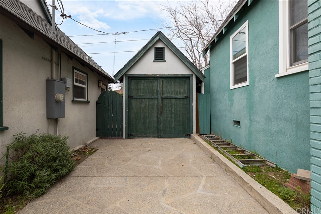 2537 Devonshire Lane Altadena, CA 91001 - Photo 22 of 23 a front view of a house