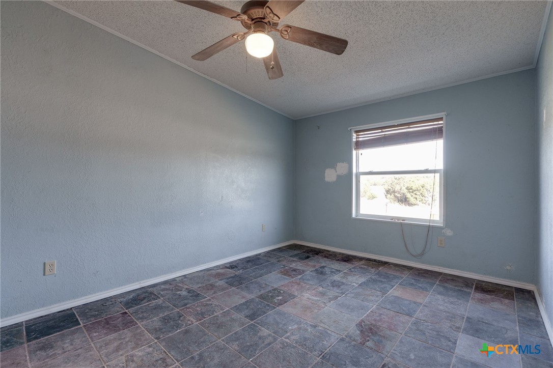 809 Crest Court Copperas Cove, TX 76522 - Photo 19 of 22 an empty room with a window and a fan