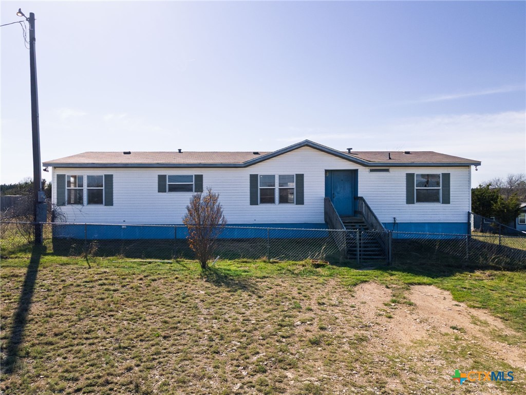 809 Crest Court Copperas Cove, TX 76522 - Photo 2 of 22 a front view of a house with garden