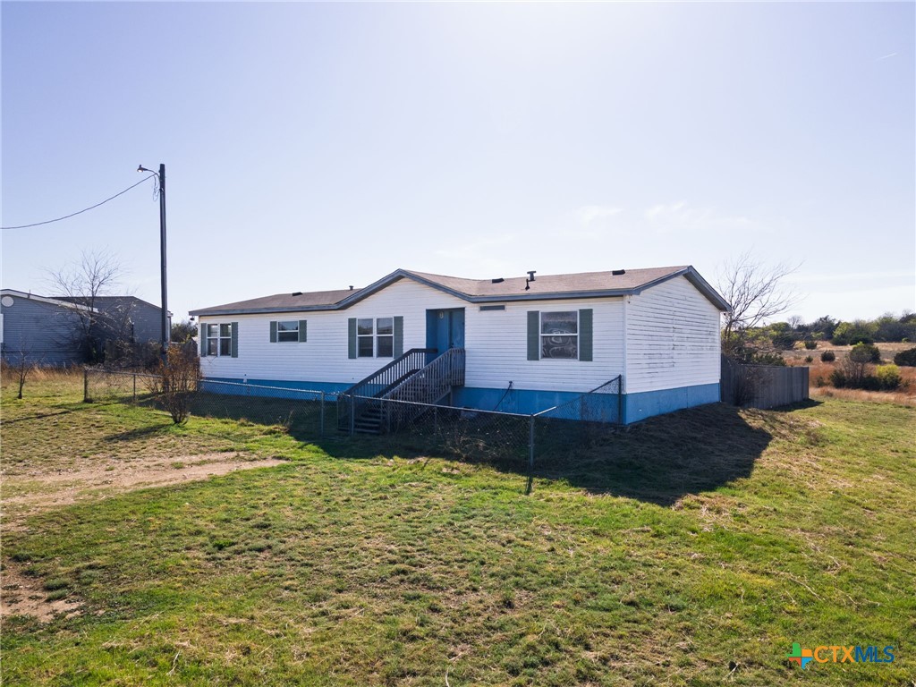 809 Crest Court Copperas Cove, TX 76522 - Photo 3 of 22 a view of a house with a yard