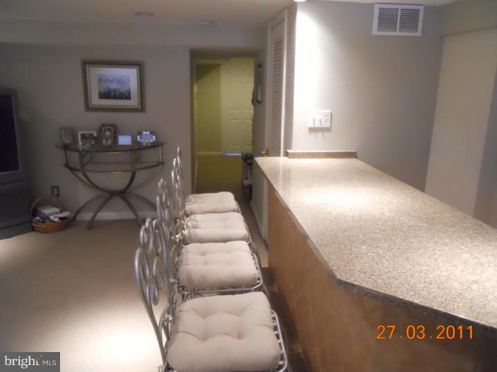 11950 Dumont Road Philadelphia, PA 19116 - Photo 11 of 18 Wet Bar