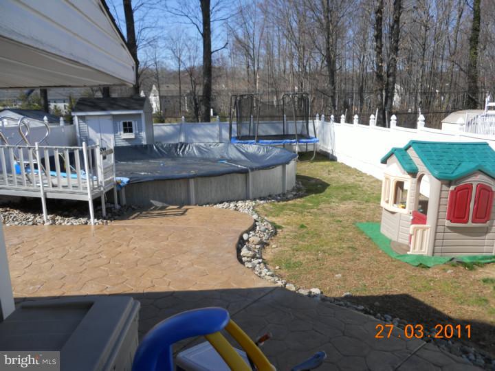 11950 Dumont Road Philadelphia, PA 19116 - Photo 13 of 18 Back Yard