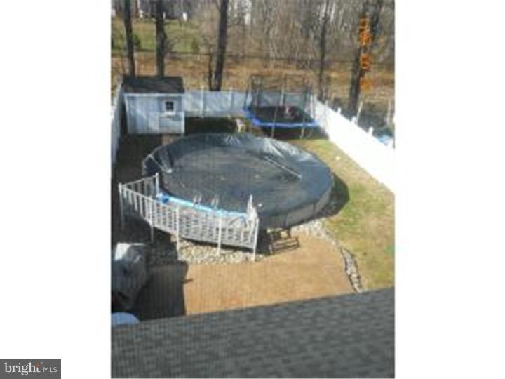 11950 Dumont Road Philadelphia, PA 19116 - Photo 14 of 18 Back Yard