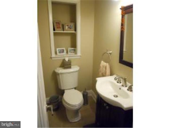11950 Dumont Road Philadelphia, PA 19116 - Photo 8 of 18 Half Bath