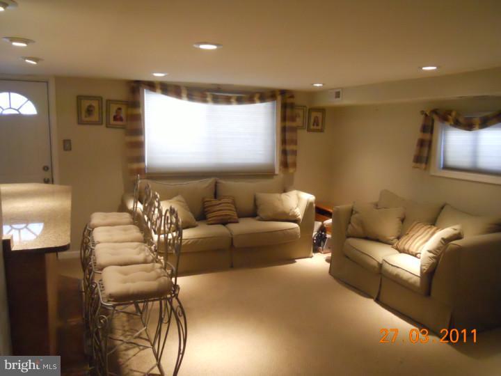 11950 Dumont Road Philadelphia, PA 19116 - Photo 9 of 18 Family Room