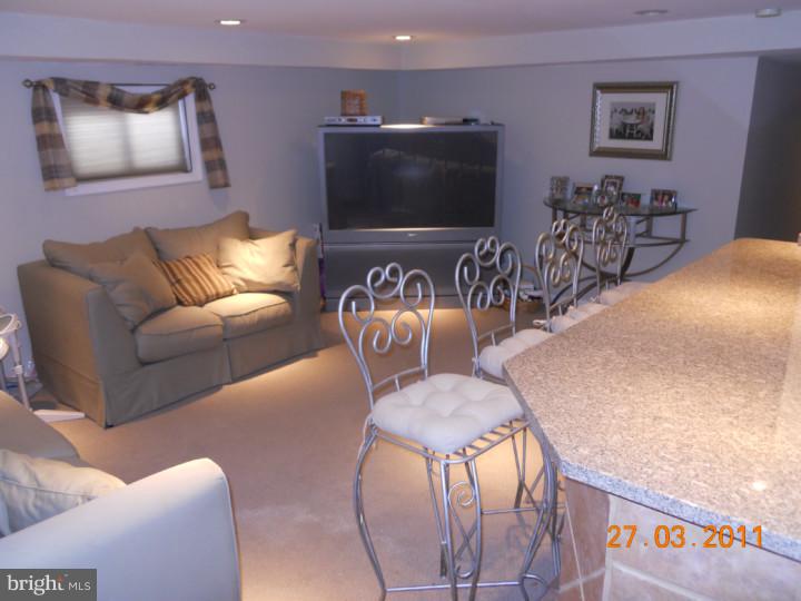 11950 Dumont Road Philadelphia, PA 19116 - Photo 10 of 18 Family Room
