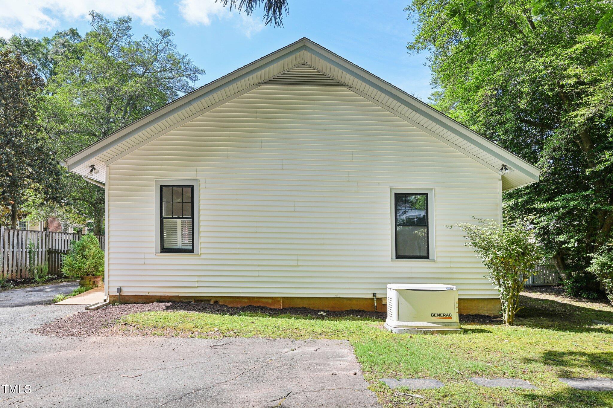 2209 The Circle Raleigh, NC 27608 - Photo 35 of 38 40-web-or-mls-The Cir-1505-040
