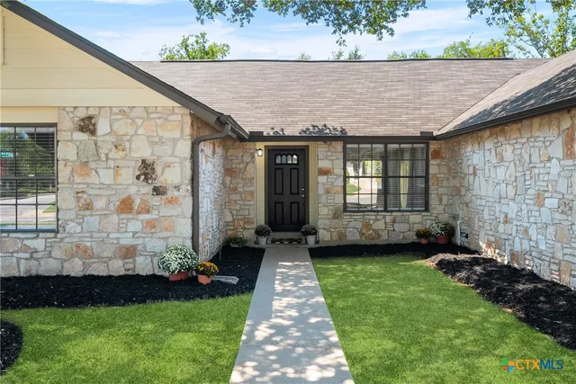 a view of a back yard of the house