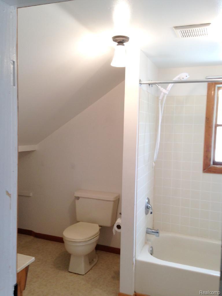 148 Pleasant Street Romeo, MI 48065 - Photo 28 of 32 #28 full bath.jpg