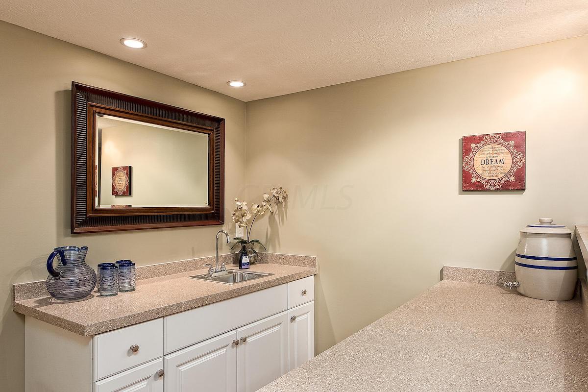 1237 Shagbark Road, Unit 231237 Columbus, OH 43230 - Photo 29 of 39 Gallery Image 29