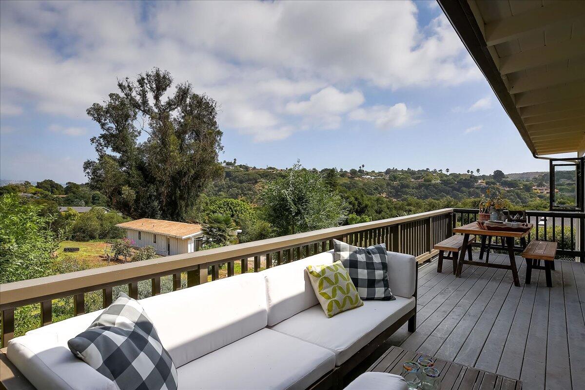 1040 Veronica Springs Road Santa Barbara, CA 93105 - Photo 16 of 32 Deck dining and seating MLS