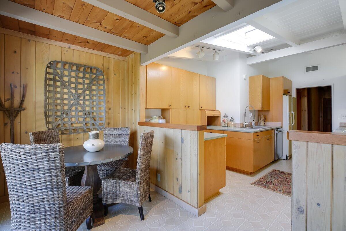 1040 Veronica Springs Road Santa Barbara, CA 93105 - Photo 18 of 32 Kitchen and Breakfast area MLS
