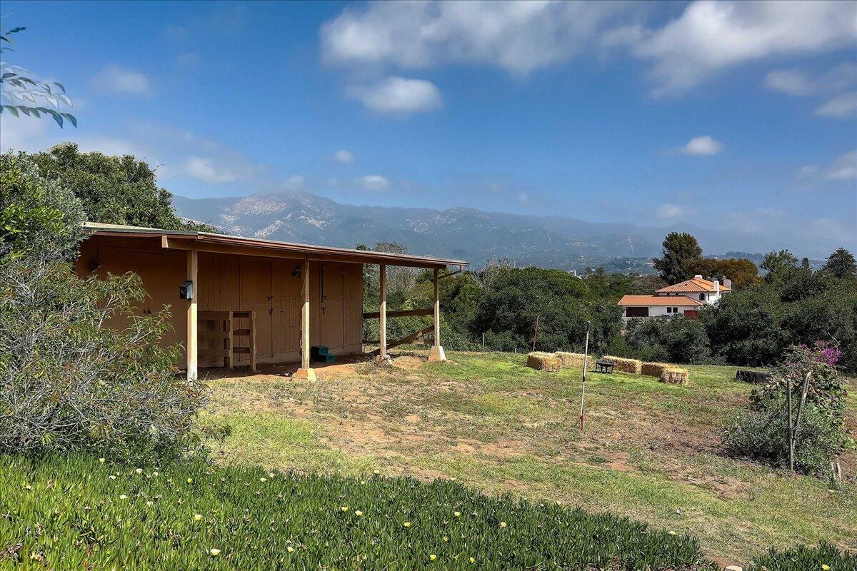 1040 Veronica Springs Road Santa Barbara, CA 93105 - Photo 8 of 32 Stable and Foothills MLS